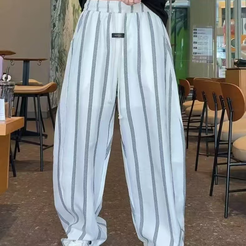 涼しくて通気性抜群のレトロストライプワイドパンツ